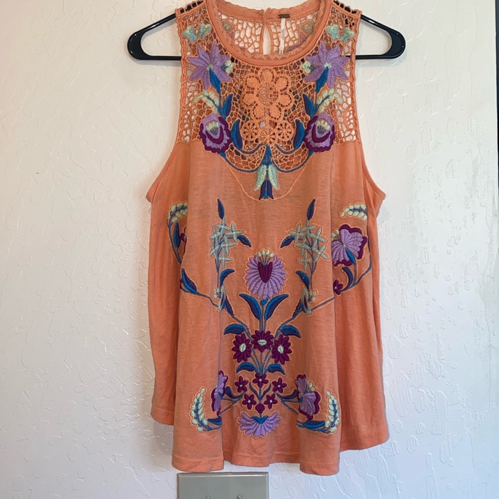 Free People embroidered tank size M. Super pretty